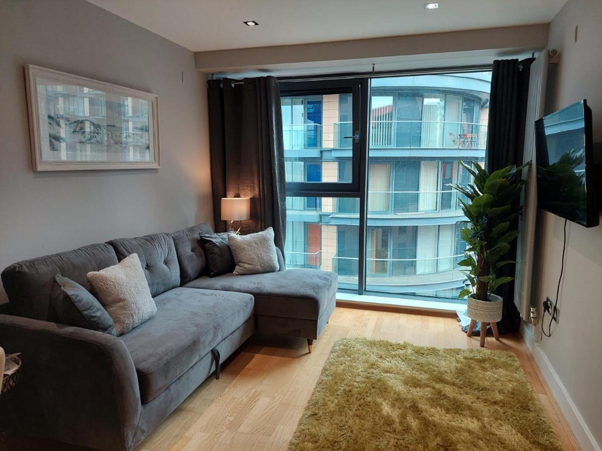 One Bed Luxury Apartment In Heart Of Canary Wharf, London E14 Exterior foto